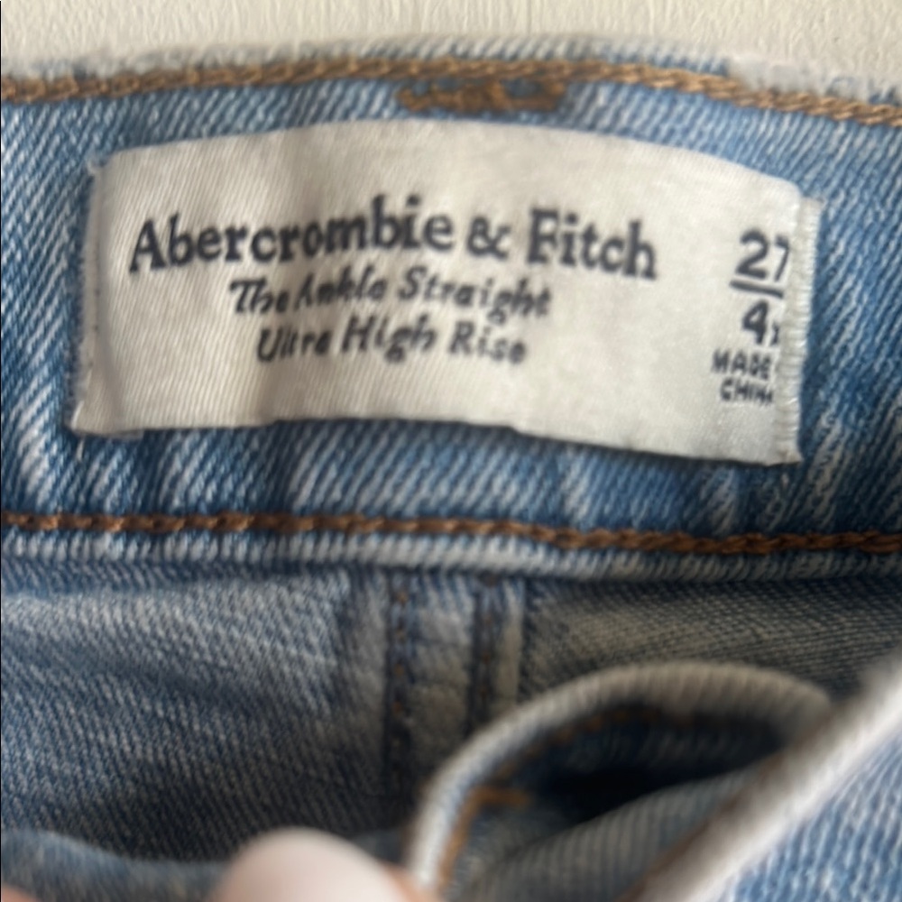 Abercrombie & Fitch The Ankle Straight Leg cropped Jeans Classic Denim - Picture 2 of 4